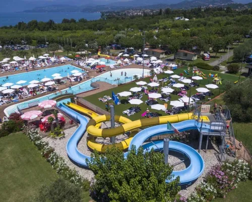 Panoramica della piscina del Roan camping Delle Rose.