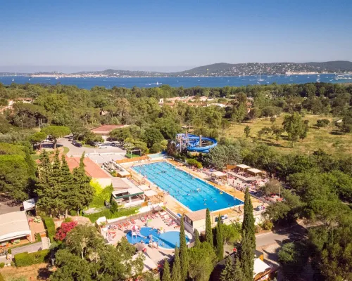 Piscina olimpionica al campeggio Roan Domaine Naïades.