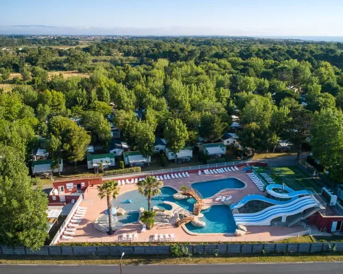 Panoramica della piscina del Roan camping De Canet.