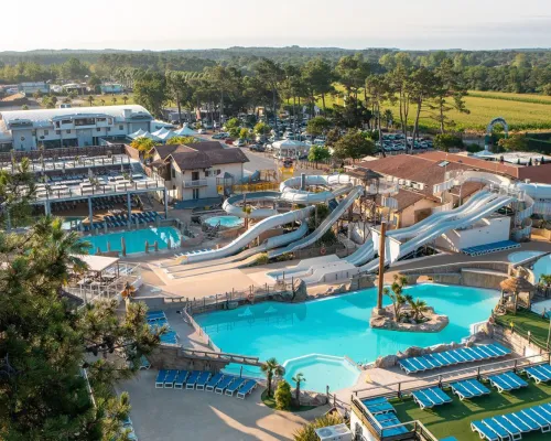 Il complesso di piscine del campeggio Roan Le Vieux Port.