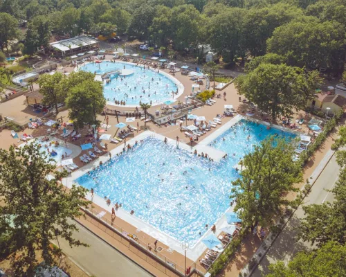 Panoramica della piscina del Roan campeggio Bijela Uvala.