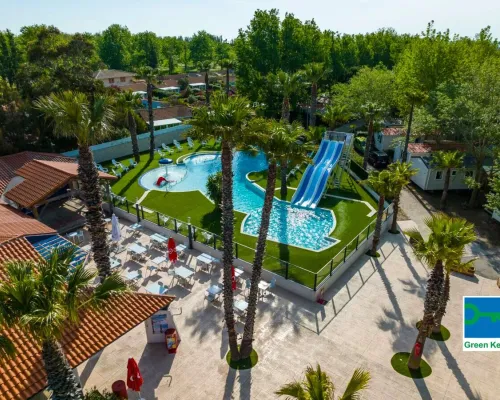 Piscina e terrazza del Roan camping Les Sablines.
