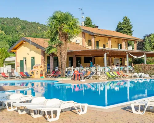 Piscina del campeggio Roan Okay Lido.