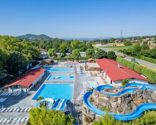 Panoramica delle piscine del Roan camping de Galaure.