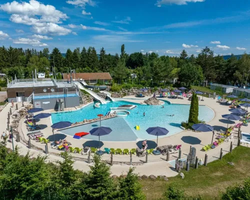 Piscina del campeggio Roan Domaine des Bans.