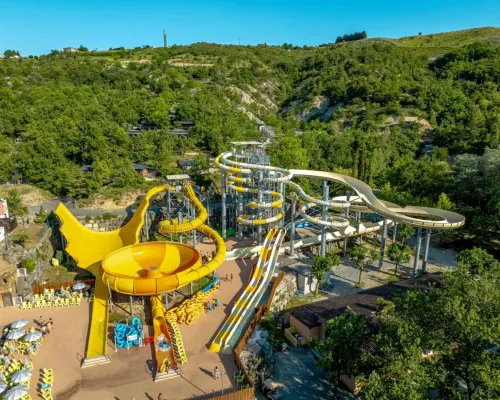 Gli spettacolari scivoli del campeggio Roan Le Pommier.