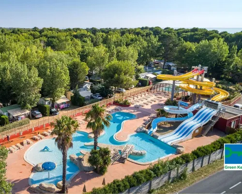 Panoramica della piscina del Roan camping De Canet.