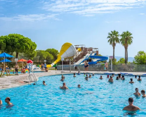 Scivoli d'acqua al campeggio Roan Vilanova Park.