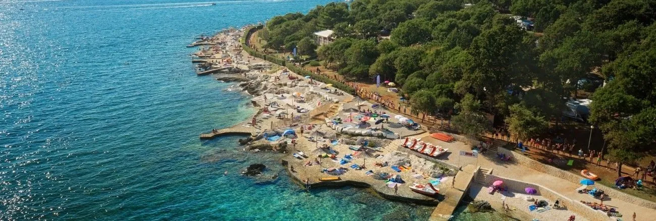 L'accogliente spiaggia di un campeggio Roan.