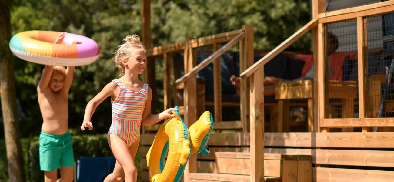 Beviamo qualcosa sul divano del Roan.