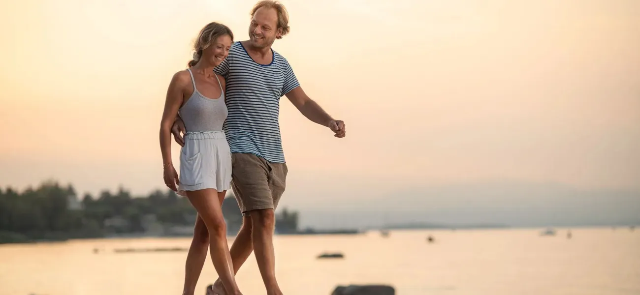 Passeggiata lungo la spiaggia.
