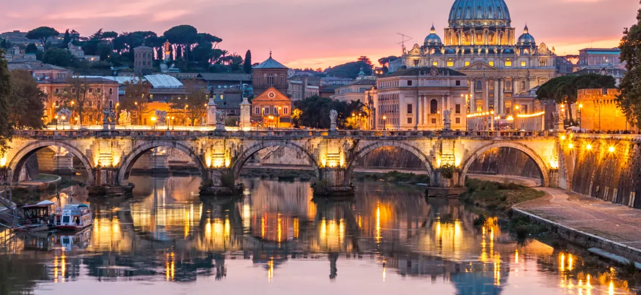 Visione notturna di Roma San Pietro.