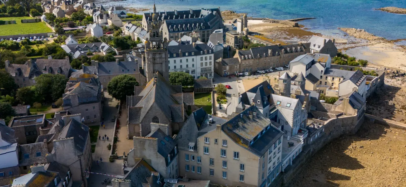 Veduta aerea della città di Bretagna, in Francia.