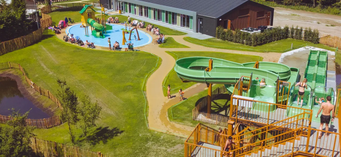 La piscina all'aperto del campeggio Marvilla Parks Kaatsheuvel.
