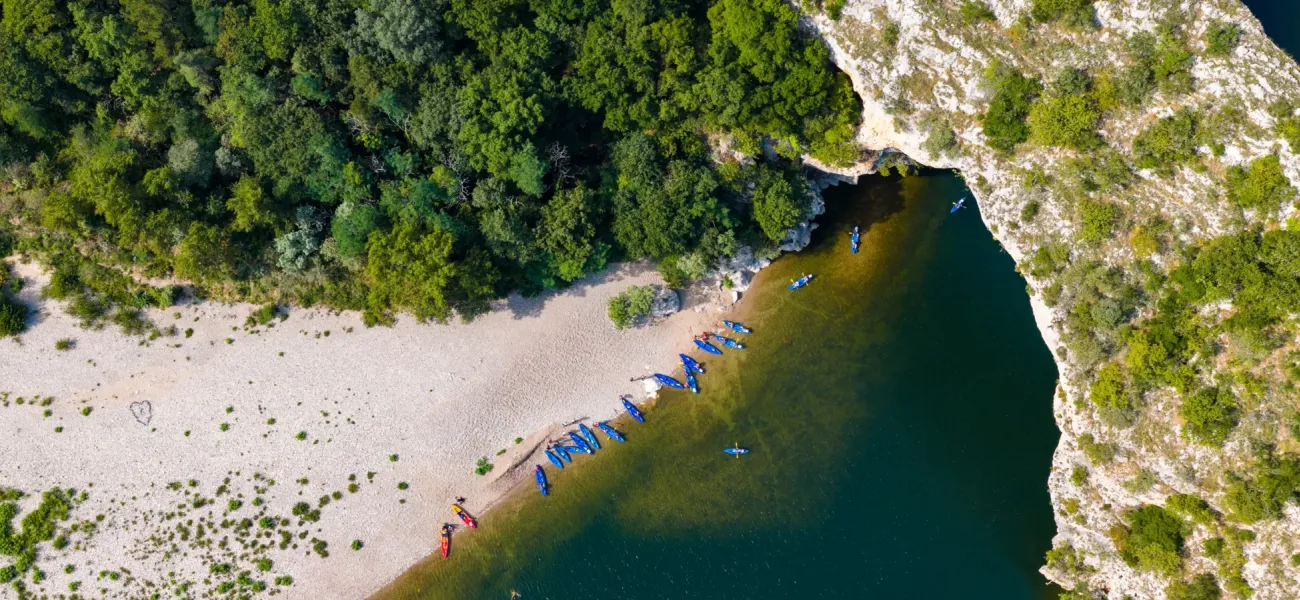 Un lago nell'Ardèche.