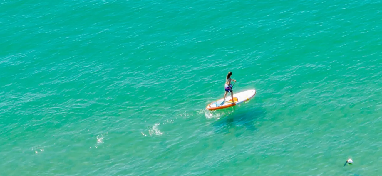 Sup in mare in un campeggio Roan vicino a Lido di Jesolo.