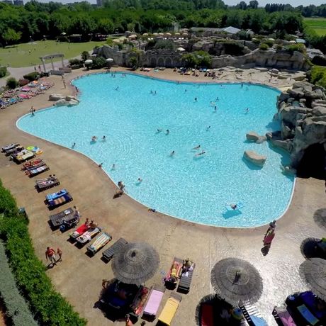 Godersi il campeggio a Lido delle Nazioni